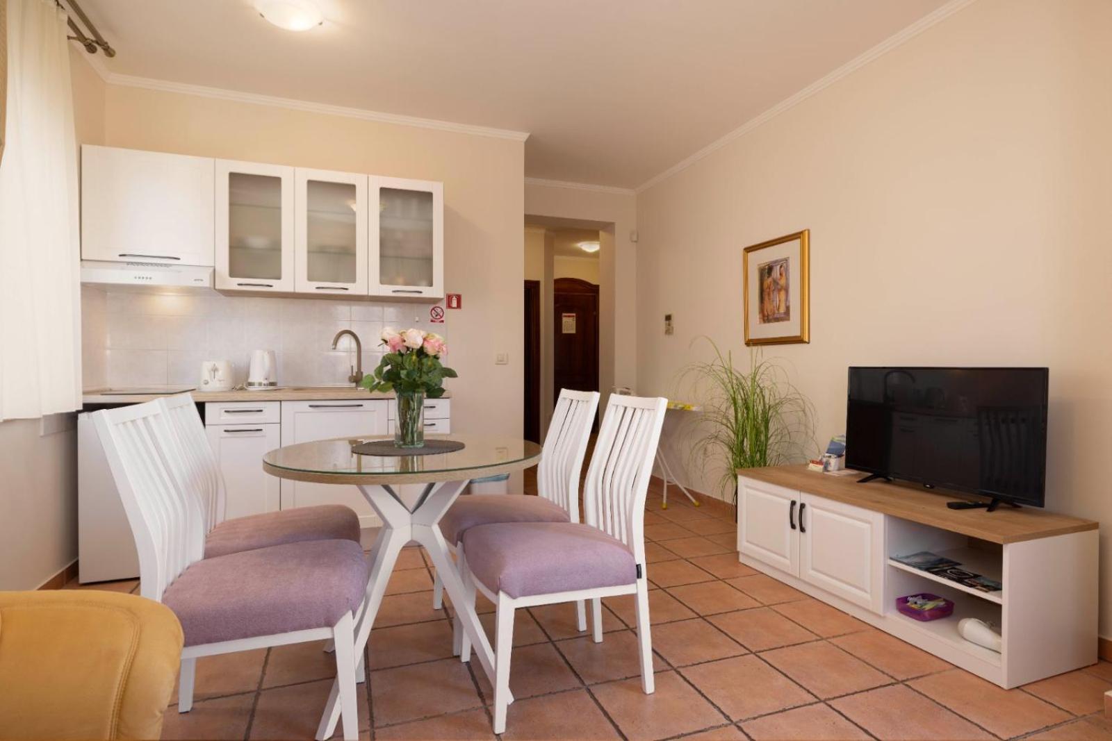 Aparthotel Villa Mozart Podgora Exterior photo