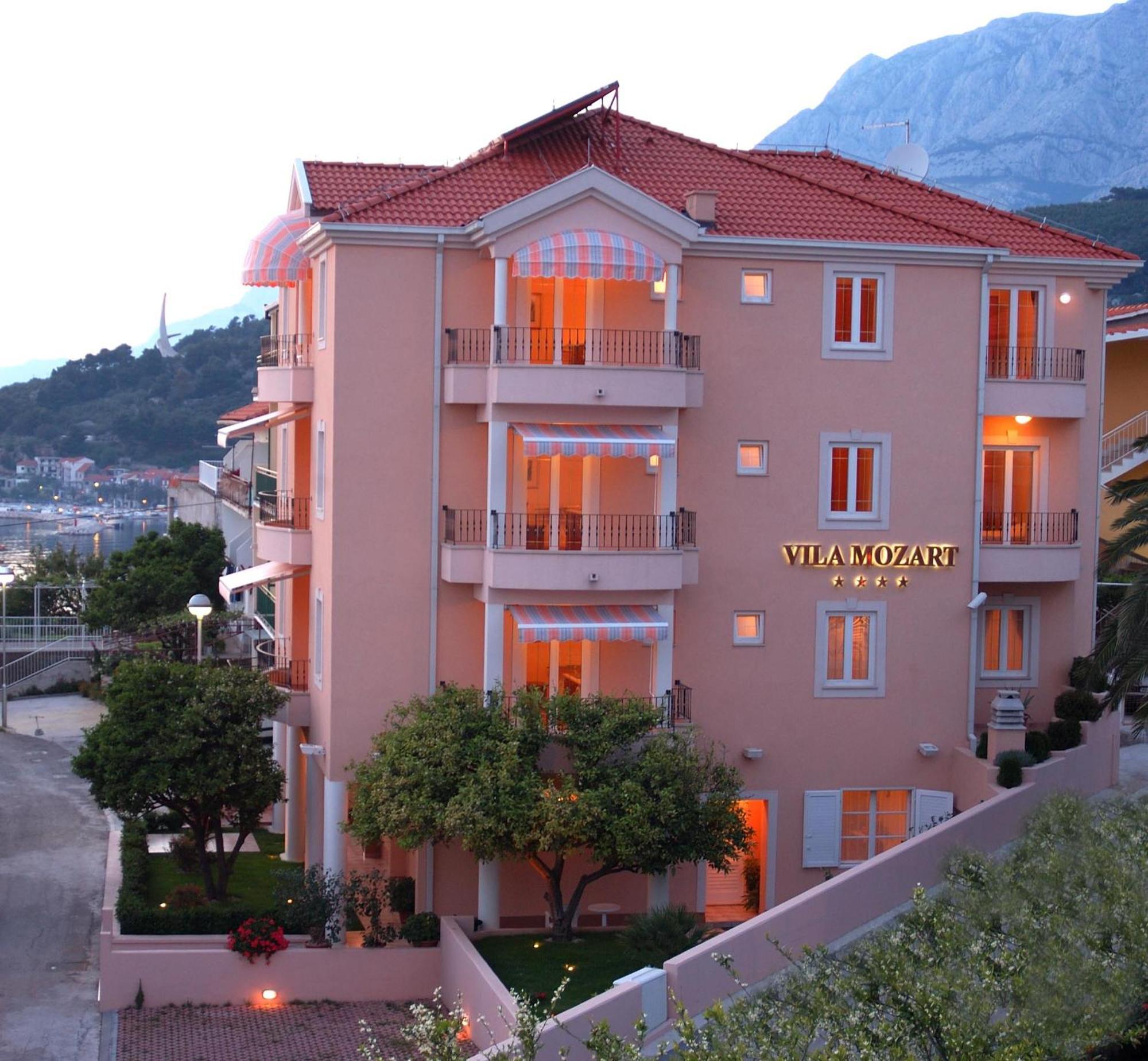 Aparthotel Villa Mozart Podgora Exterior photo